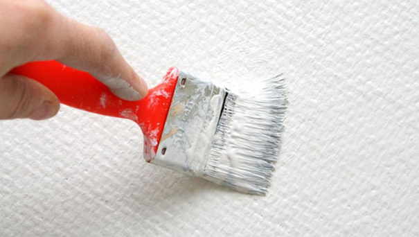 干了的乳膠漆如何清理?